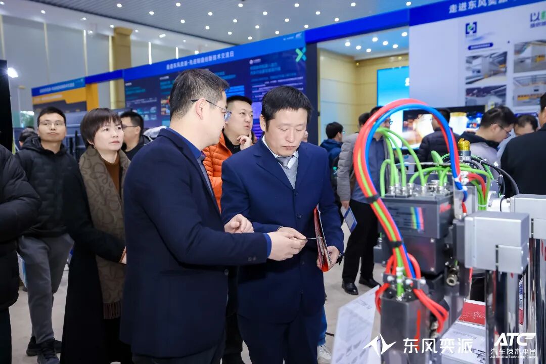 YH533388银河亮相东风奕派技术交流日，分享全域激光一体式总拼技术，展示高效焊接新路径！