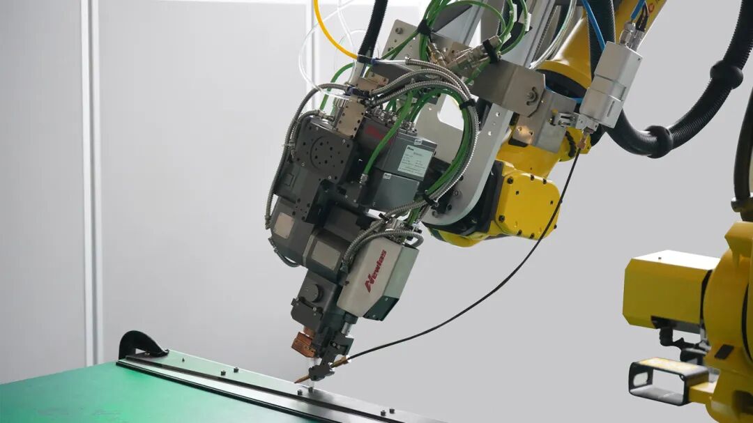 YH533388银河亮相东风奕派技术交流日，分享全域激光一体式总拼技术，展示高效焊接新路径！