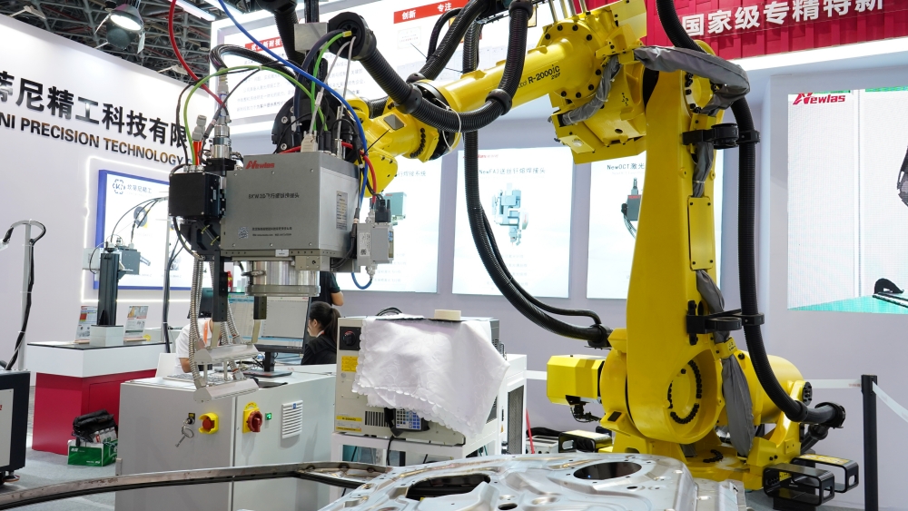 Newlaz Showcases a Variety of Exhibits at China International Industry Fair